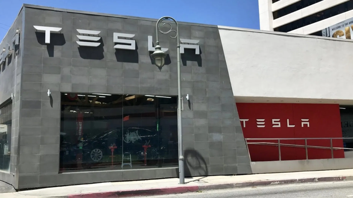 Tesla’s First Showroom